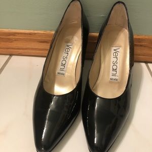 Black Size 6 1/2 Versani high-heel shoes